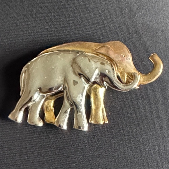 Jewelry - Signed Elephant Brooch Gold Silver Tone Lapel Hat Bag Gear Liz Claiborne LC Pin